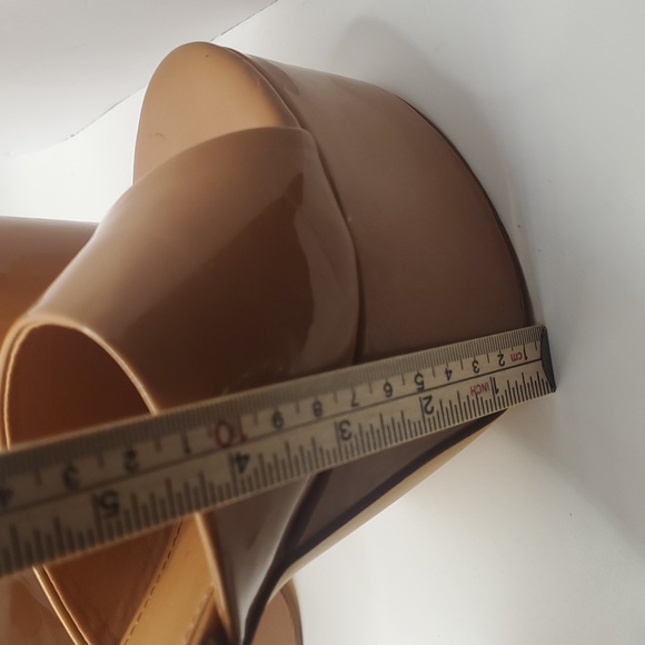 Liliana Womens Elegant Tan Patent Leather Platform Heels Sz 8 Slip On Mules Chic - Picture 7 of 15